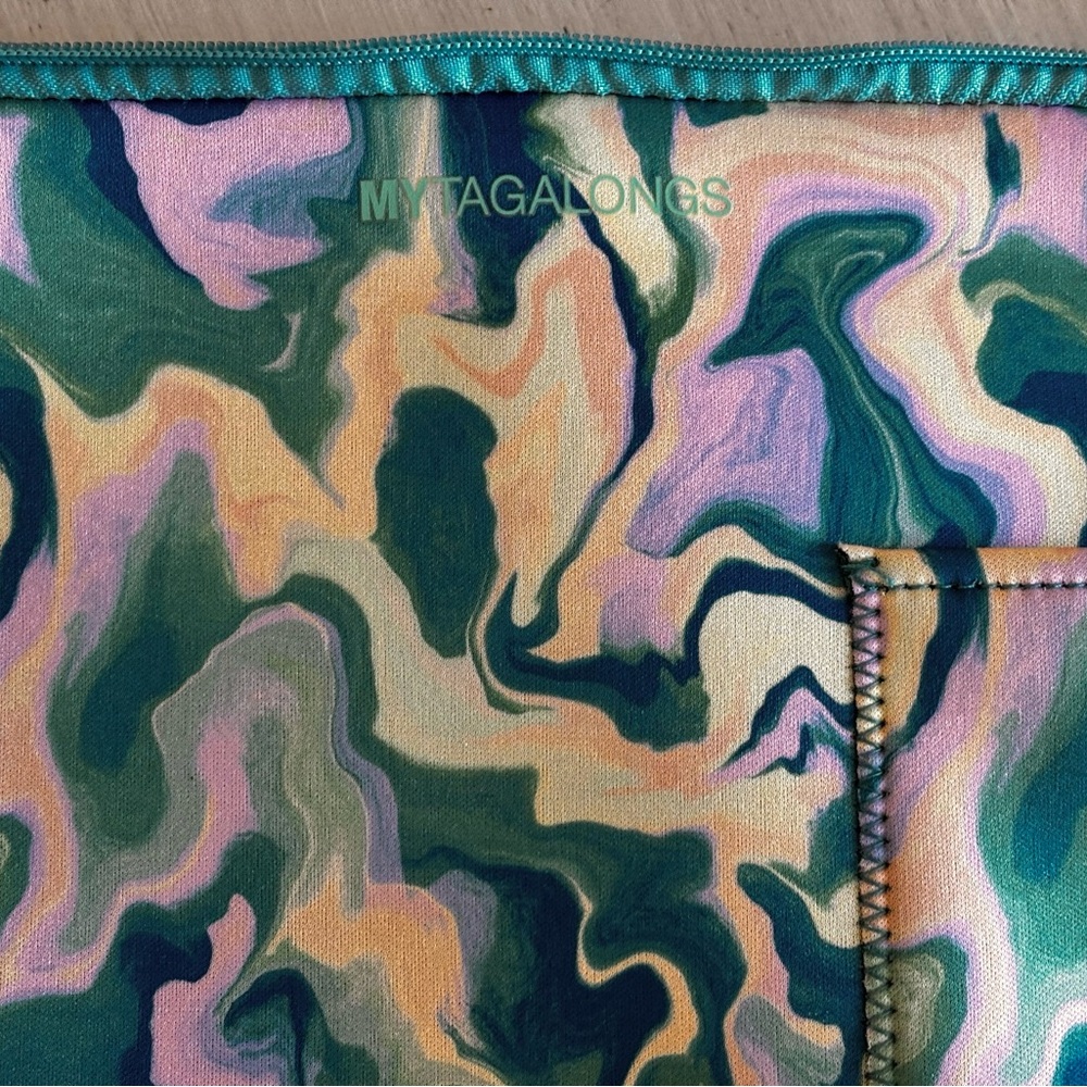 MYTAGALONGS Multicolor Abstract computer bag - Picture 8 of 8